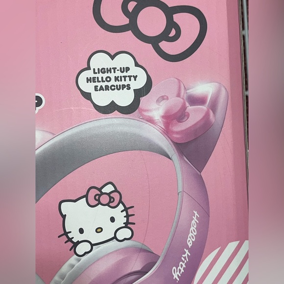 Hello Kitty Light Up Pink and White Wireless Headphones NIB NEW - Picture 5 of 7